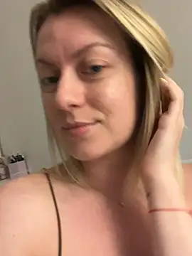 Snapshot of AnnastasiaMills chatting on April 19, 6:21 pm AnnastasiaMills online show from April 19, 6:21 pm
