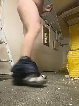 Snapshot of billybib83 chatting on October 31, 4:08 pm billybib83 online show from October 31, 4:08 pm