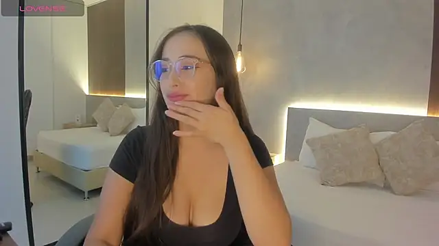 Snapshot of sophia_martinezz_ chatting on February 16, 7:10 pm sophia martinezz online show from February 16, 7:10 pm