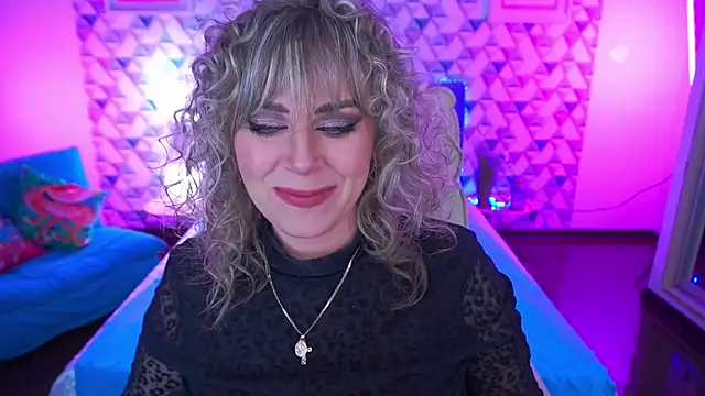 Snapshot of CandyLadyyy chatting on April 21, 7:06 pm CandyLadyyy online show from April 21, 7:06 pm