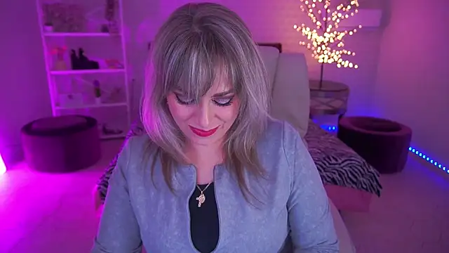 Snapshot of CandyLadyyy chatting on April 30, 8:57 pm CandyLadyyy online show from April 30, 8:57 pm