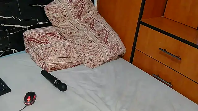 EbonyAlphaBitch online show from February 26, 10:31 pm