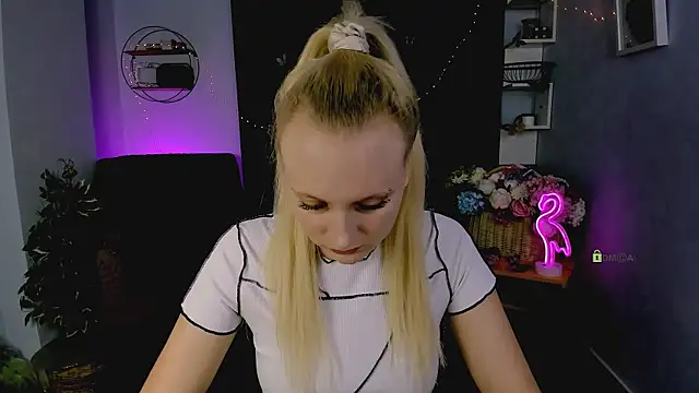 madam uliis online show from November 28, 1:36 pm