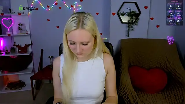 madam uliis online show from May 3, 10:21 am