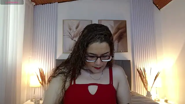 Snapshot of Rose_Thompson1 chatting on May 19, 1:39 pm Rose Thompson1 online show from May 19, 1:39 pm
