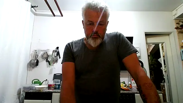 Snapshot of Berg_Boy chatting on March 17, 9:07 pm Berg Boy online show from March 17, 9:07 pm