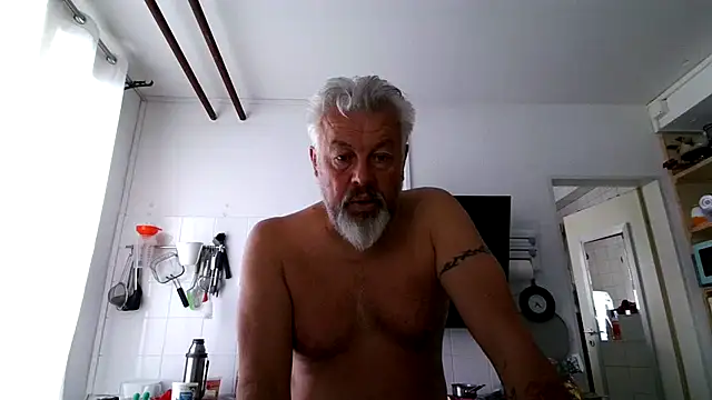 Snapshot of Berg_Boy chatting on March 27, 6:19 am Berg Boy online show from March 27, 6:19 am
