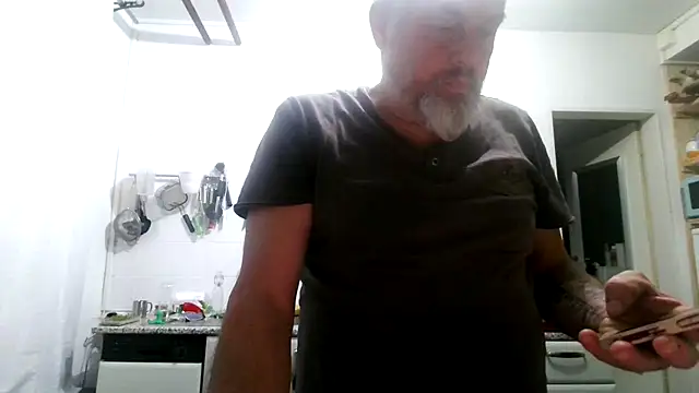 Snapshot of Berg_Boy chatting on March 31, 9:15 pm Berg Boy online show from March 31, 9:15 pm