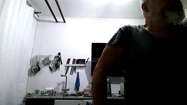Snapshot of Berg_Boy chatting on April 1, 9:01 pm Berg Boy online show from April 1, 9:01 pm