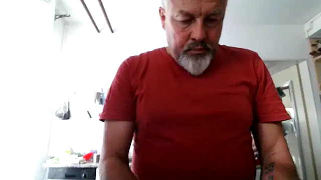 Snapshot of Berg_Boy chatting on April 7, 3:56 pm Berg Boy online show from April 7, 3:56 pm