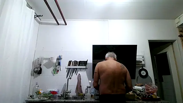 Snapshot of Berg_Boy chatting on April 9, 3:39 am Berg Boy online show from April 9, 3:39 am