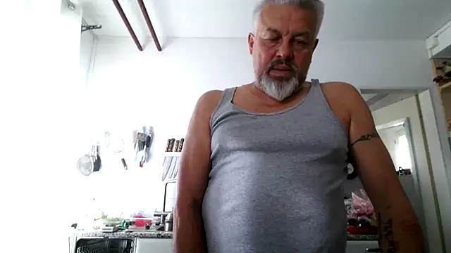 Snapshot of Berg_Boy chatting on April 9, 3:17 pm Berg Boy online show from April 9, 3:17 pm