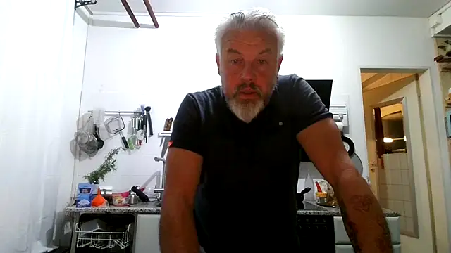 Snapshot of Berg_Boy chatting on April 24, 3:53 am Berg Boy online show from April 24, 3:53 am