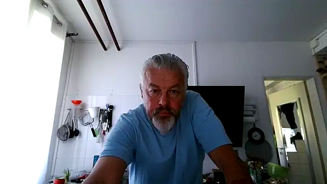 Snapshot of Berg_Boy chatting on May 24, 6:40 am Berg Boy online show from May 24, 6:40 am