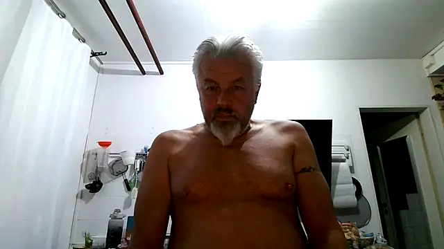Snapshot of Berg_Boy chatting on May 24, 9:31 pm Berg Boy online show from May 24, 9:31 pm