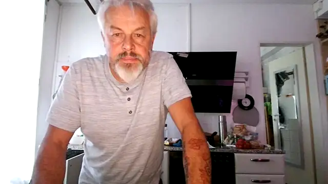 Snapshot of Berg_Boy chatting on June 2, 3:47 pm Berg Boy online show from June 2, 3:47 pm
