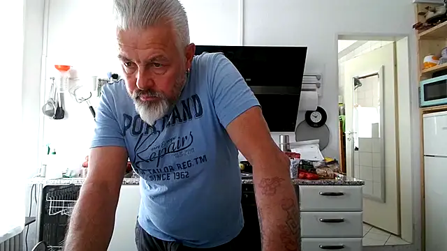 Snapshot of Berg_Boy chatting on June 5, 11:49 am Berg Boy online show from June 5, 11:49 am