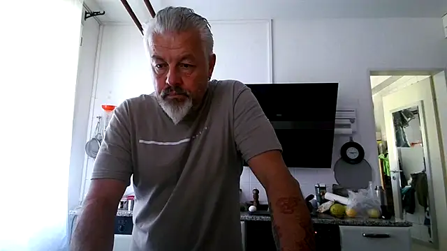 Snapshot of Berg_Boy chatting on June 27, 7:13 am Berg Boy online show from June 27, 7:13 am