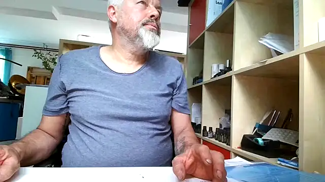 Snapshot of Berg_Boy chatting on July 1, 12:51 pm Berg Boy online show from July 1, 12:51 pm