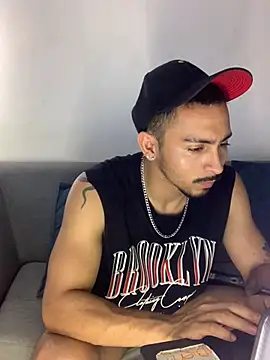 Snapshot of NicolasChest_xxx chatting on June 27, 1:32 am NicolasChest xxx online show from June 27, 1:32 am