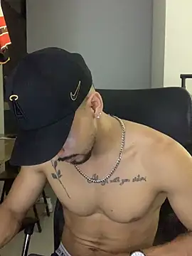 Snapshot of NicolasChest_xxx chatting on July 1, 1:29 am NicolasChest xxx online show from July 1, 1:29 am