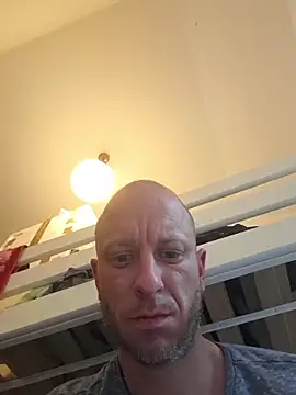 Snapshot of svenpfeifer chatting on May 10, 4:34 pm svenpfeifer online show from May 10, 4:34 pm