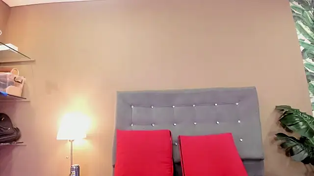 Snapshot of BetsyBennet_ chatting on February 16, 4:52 am BetsyBennet online show from February 16, 4:52 am