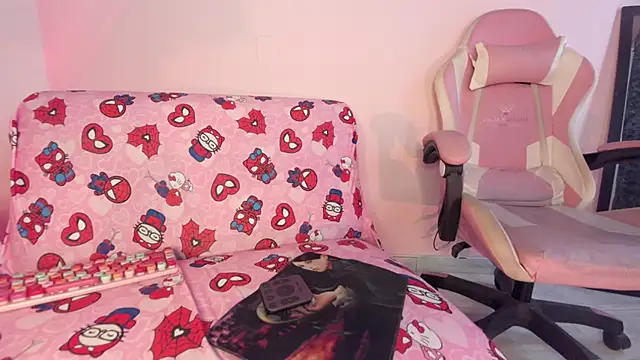 kitty-kryss online show from April 7, 1:44 pm