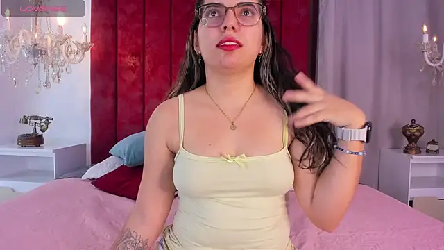 JulietSofia online show from April 5, 7:44 pm