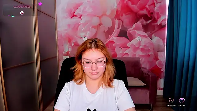 AngelinaLow online show from January 13, 12:54 pm