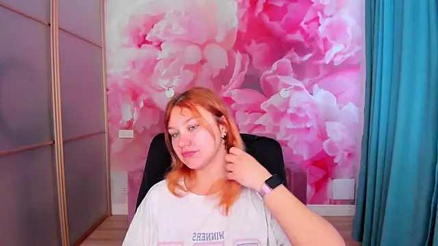 Snapshot of AngelinaLow chatting on May 2, 5:34 am AngelinaLow online show from May 2, 5:34 am