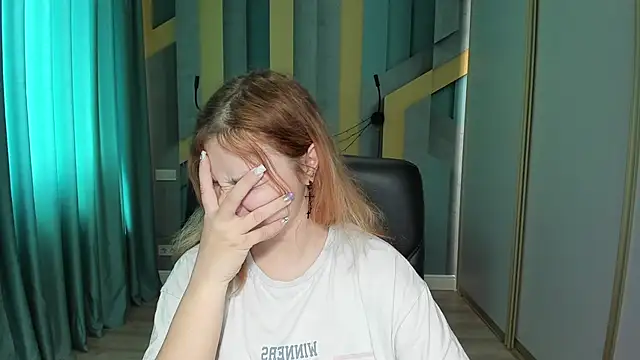 Snapshot of AngelinaLow chatting on May 4, 11:28 am AngelinaLow online show from May 4, 11:28 am