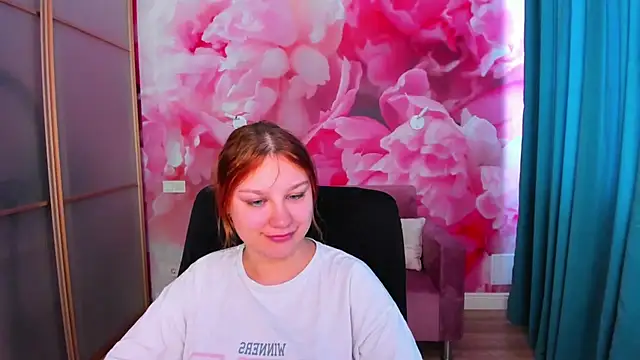 Snapshot of AngelinaLow chatting on May 15, 11:28 am AngelinaLow online show from May 15, 11:28 am