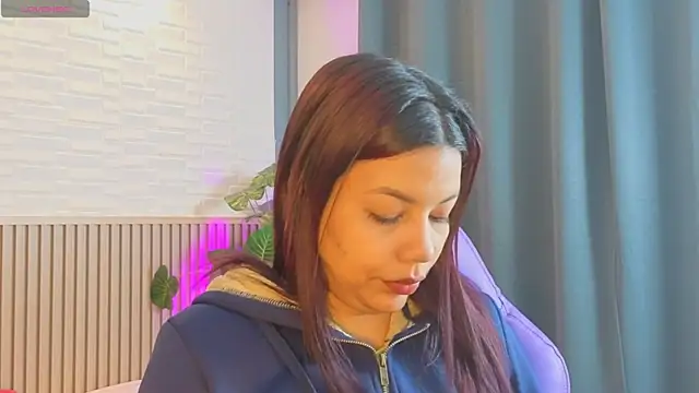 TiffanyWalk online show from April 13, 12:32 pm