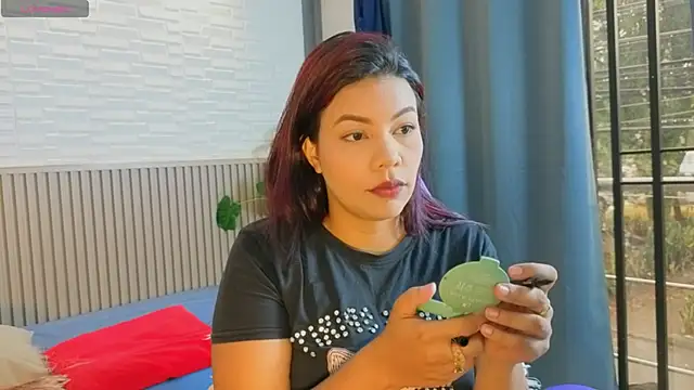 TiffanyWalk online show from April 16, 12:39 pm