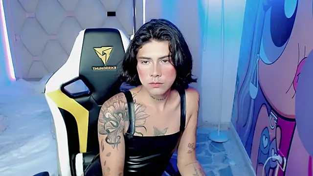 Snapshot of Zion_Moore chatting on March 12, 4:08 am Zion Moore online show from March 12, 4:08 am