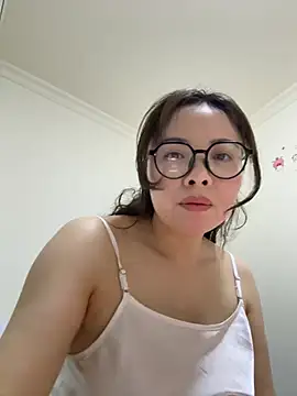 Snapshot of aa520uv chatting on April 28, 2:27 am aa520uv online show from April 28, 2:27 am
