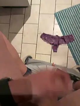 Snapshot of wassermann8484 chatting on April 5, 6:05 pm wassermann8484 online show from April 5, 6:05 pm