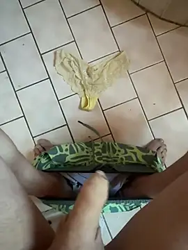 Snapshot of wassermann8484 chatting on April 7, 12:05 pm wassermann8484 online show from April 7, 12:05 pm