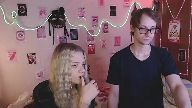 Snapshot of Your_Horny_Friends chatting on September 23, 1:36 pm Your Horny Friends online show from September 23, 1:36 pm