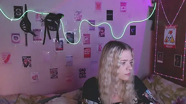 Snapshot of Your_Horny_Friends chatting on October 14, 2:29 pm Your Horny Friends online show from October 14, 2:29 pm