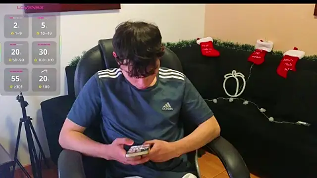 lukeboyce33 online show from November 12, 1:28 am