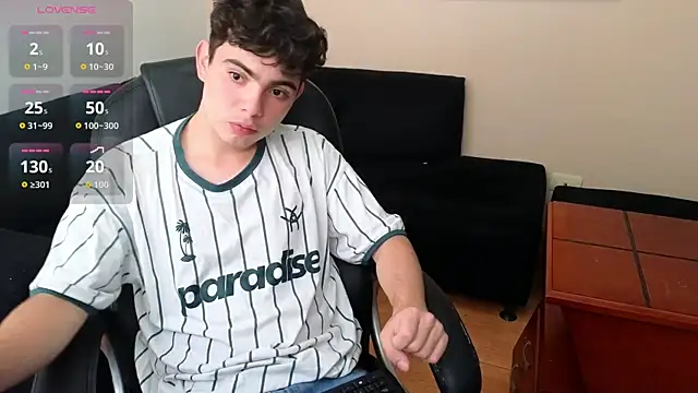 lukeboyce33 online show from February 23, 8:17 pm