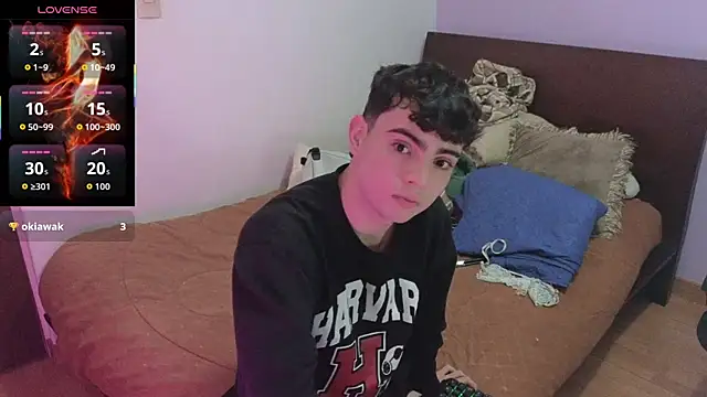 lukeboyce33 online show from May 19, 1:56 am