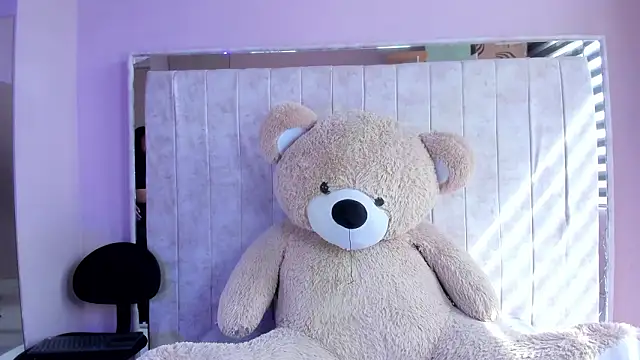 Alice 26  online show from February 25, 2:05 pm