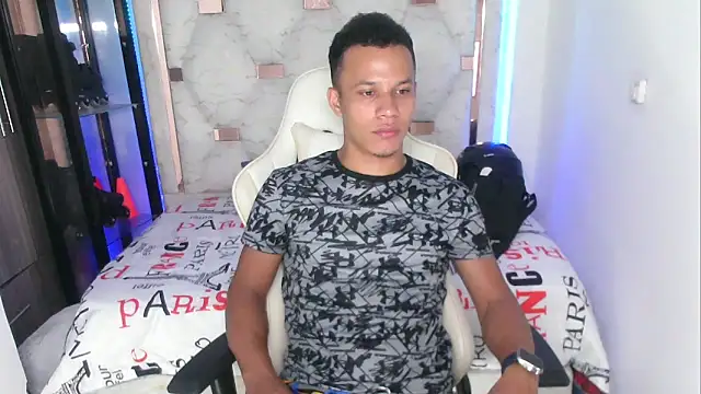 Snapshot of sex_mikee chatting on March 13, 4:16 am sex mikee online show from March 13, 4:16 am