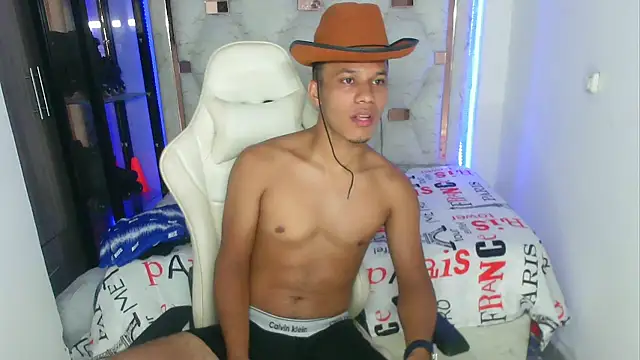 Snapshot of sex_mikee chatting on March 15, 6:25 am sex mikee online show from March 15, 6:25 am