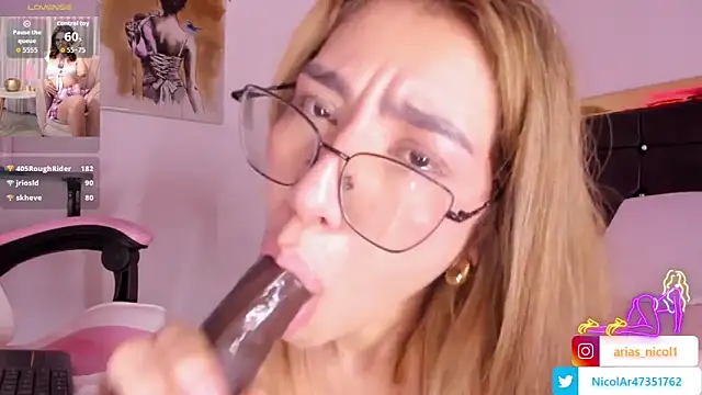 Snapshot of Nicole_blake_ chatting on January 17, 2:22 pm Nicole blake online show from January 17, 2:22 pm