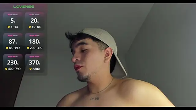 Snapshot of cmzo_ chatting on October 12, 3:38 am cmzo  online show from October 12, 3:38 am