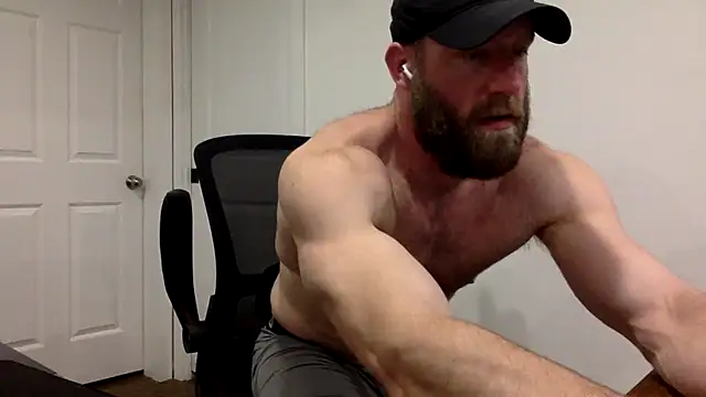 Snapshot of clarkefit chatting on March 19, 2:57 pm clarkefit online show from March 19, 2:57 pm